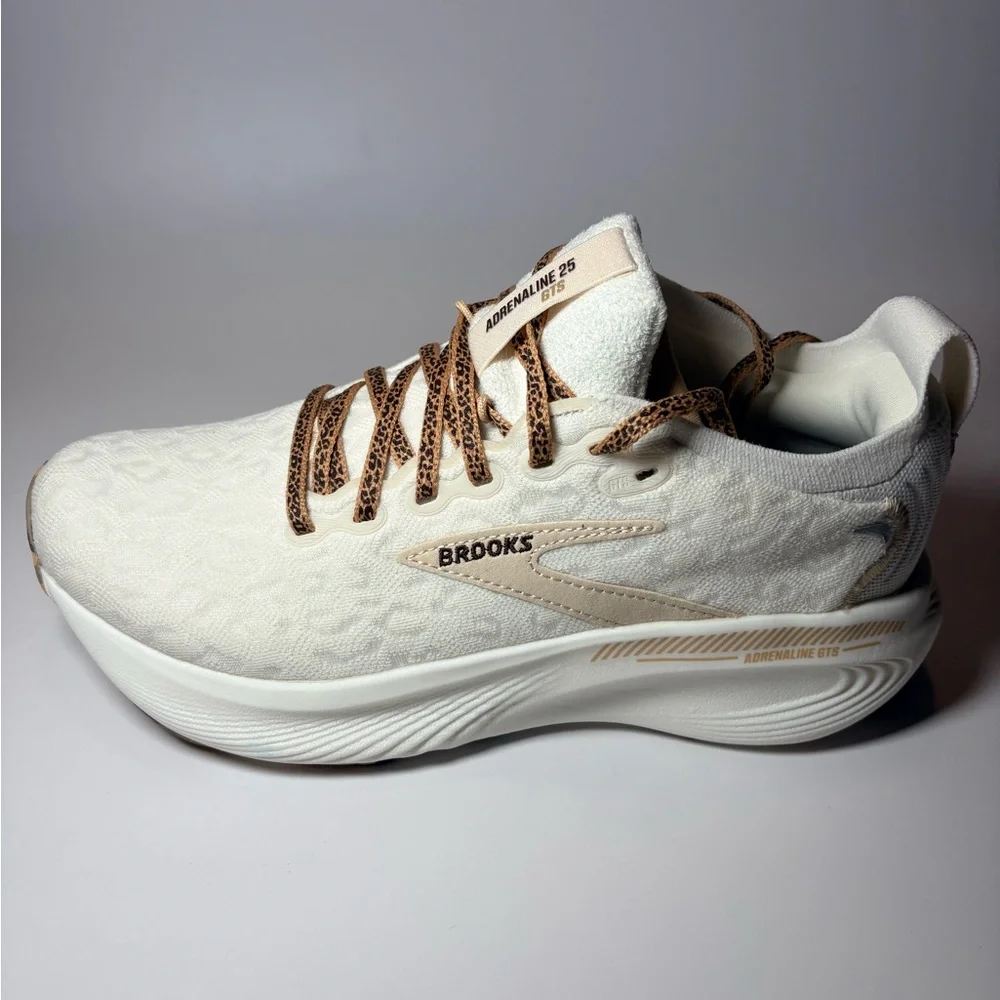 Brand New In Box Brooks Adrenaline GTS 25 Womens Size 7 Cream and Tan Accents - Picture 14 of 15